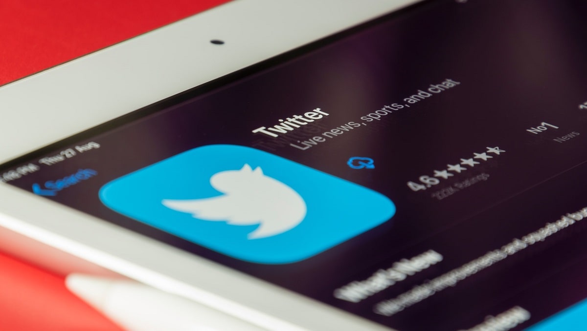 Twitter : étrangement, les annonceurs n'assument pas de voir leurs pubs sur les comptes de suprémacistes blancs