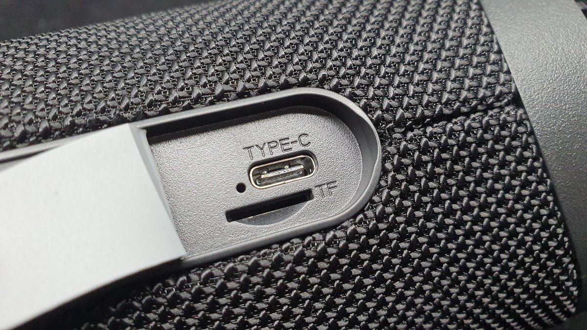Connecteur USB-C et lecteur de cartes microSD © Nerces