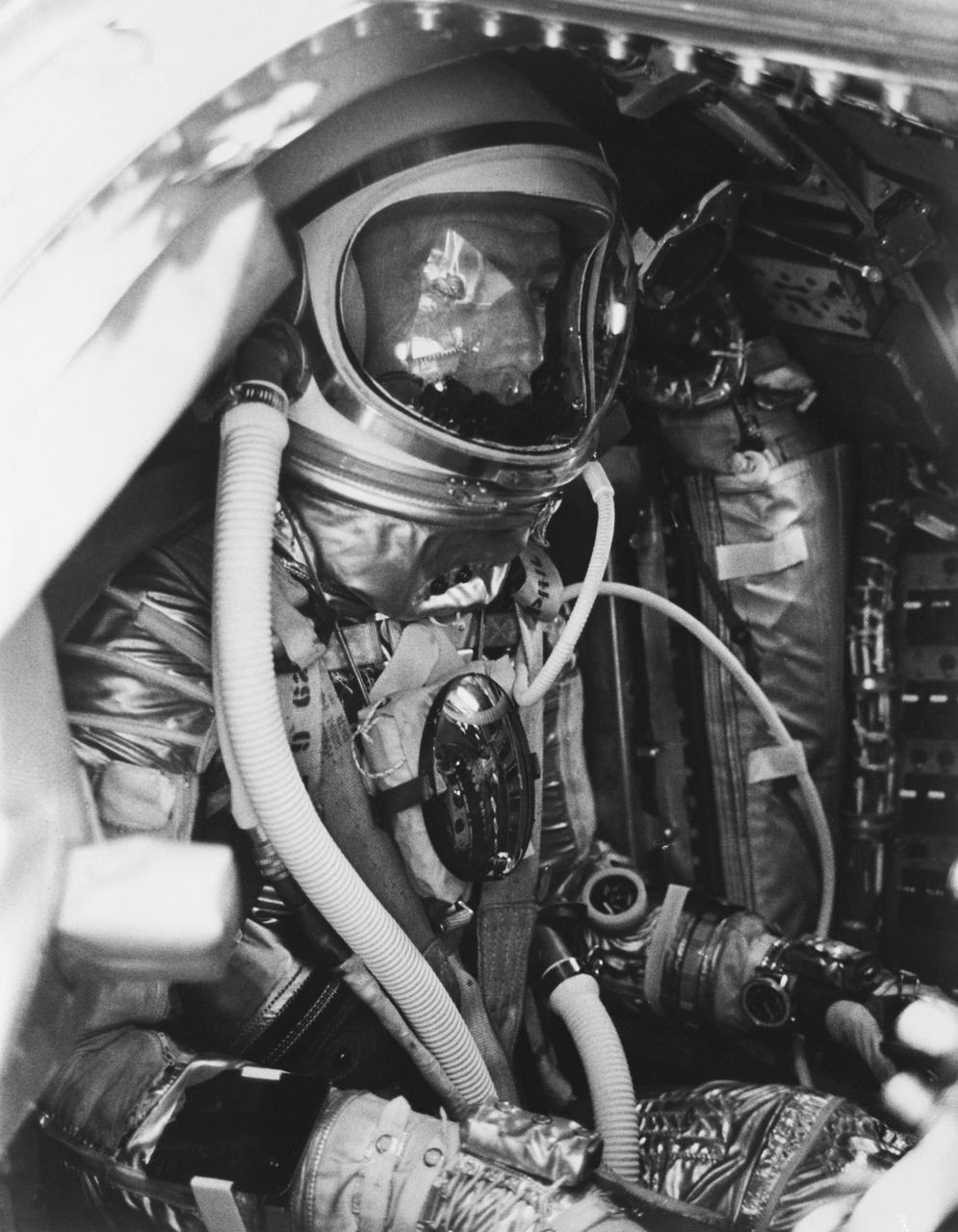 Scott Carpenter entrainement Mercury intérieur capsule © NASA