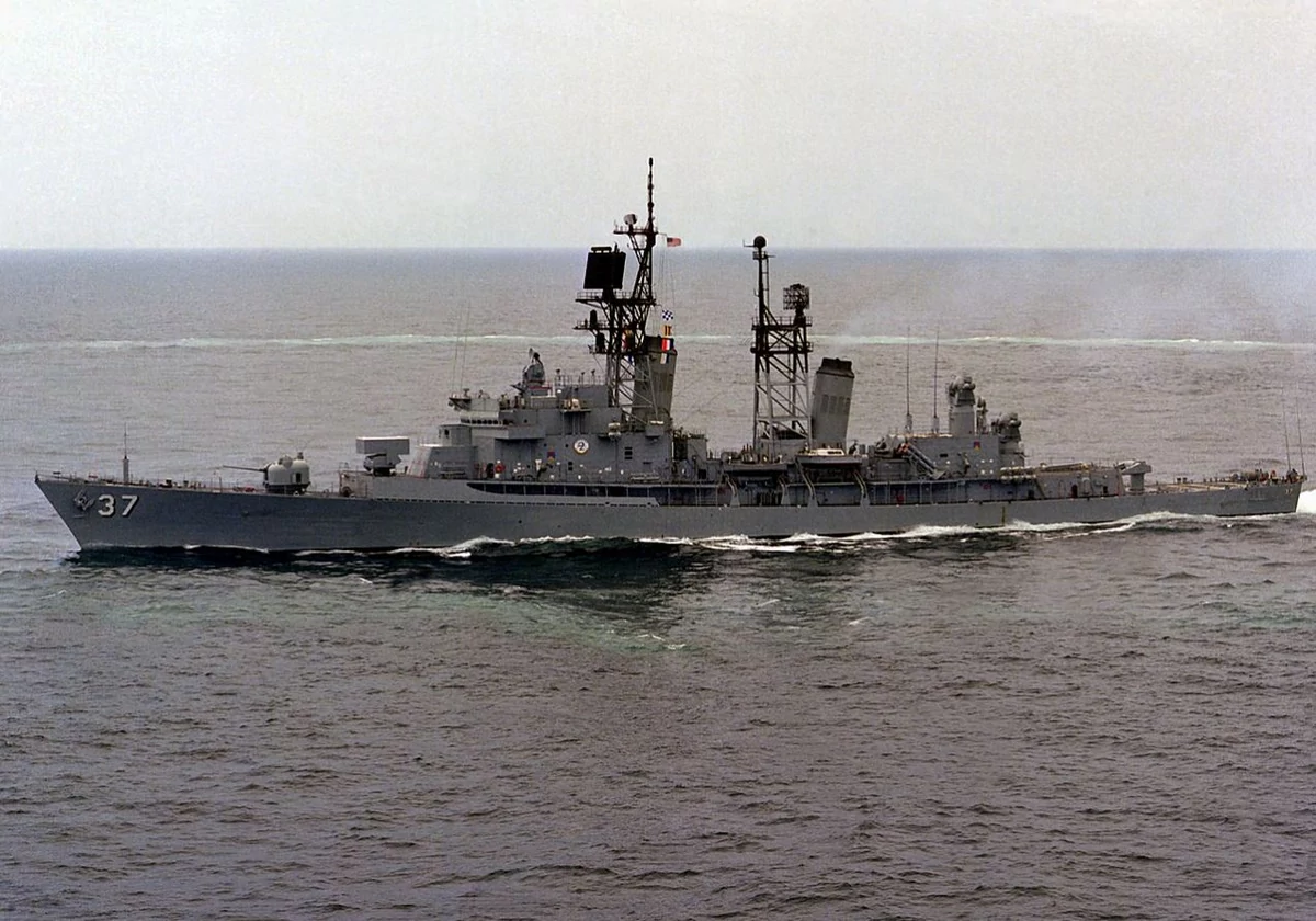destroyer USS Farragut © US Navy