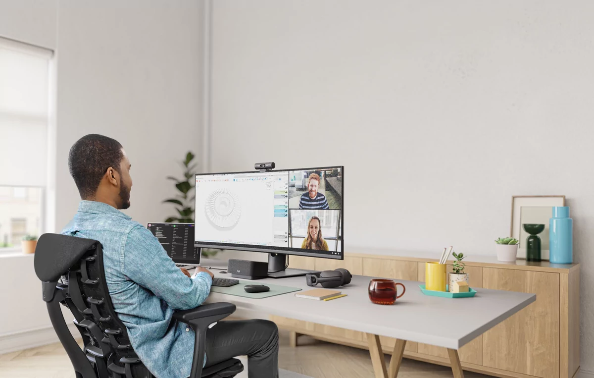 Logitech Brio 500 et Zone Vibe 100 © Logitech