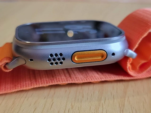 Apple Watch Ultra - Bouton action © Johan Gautreau
