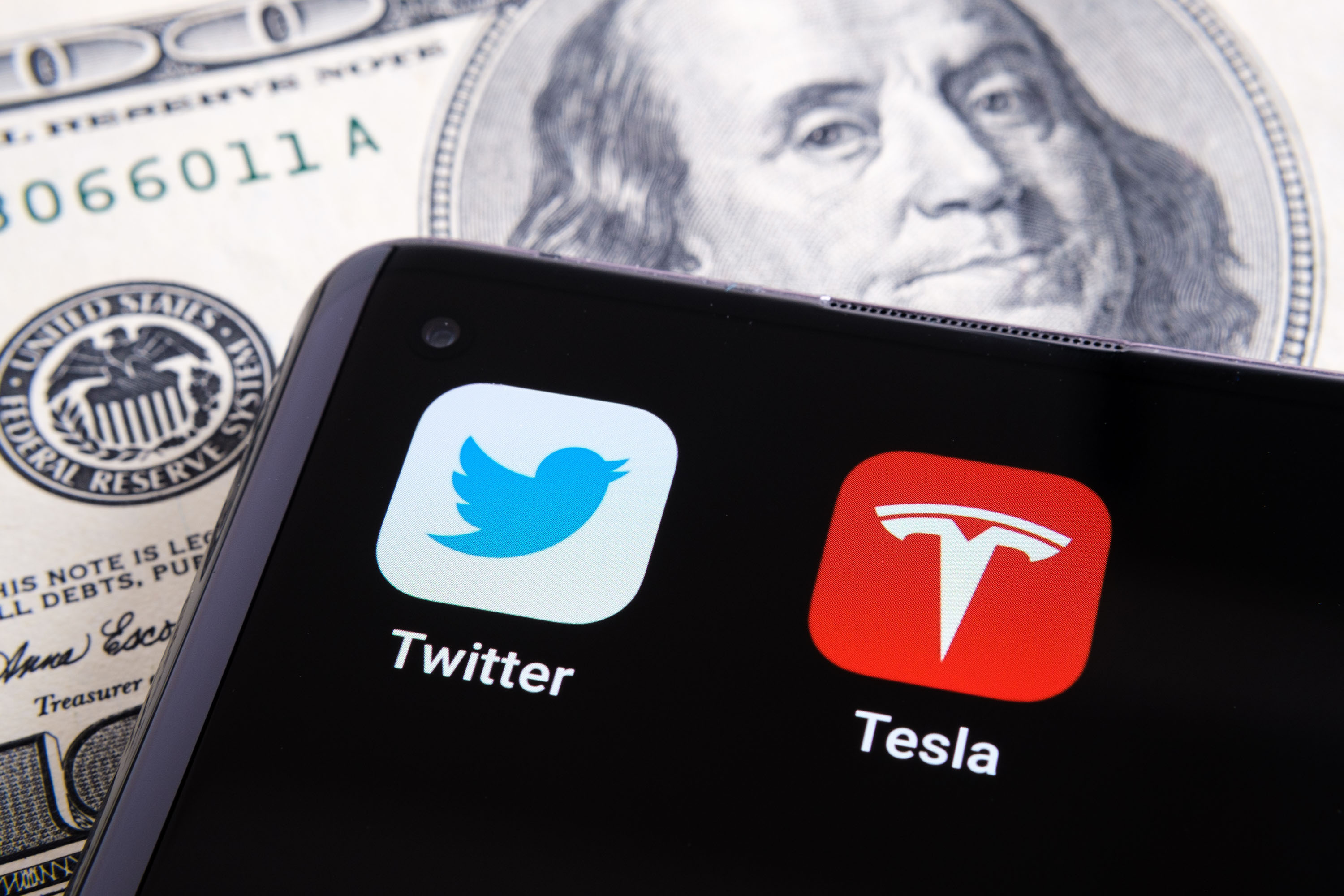 Musk reprend encore « un peu » à Tesla pour donner à Twitter