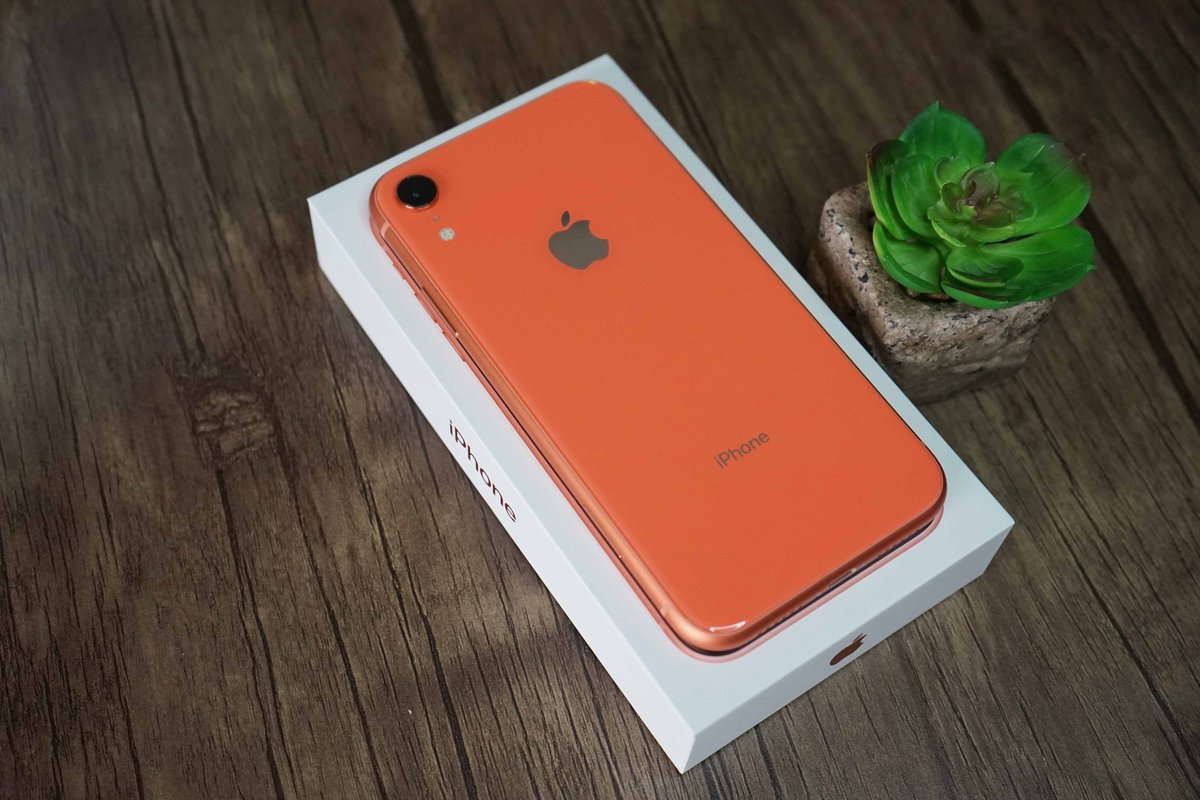 Si sa production est menée à terme, l'iPhone SE 4 devrait grandement ressembler à l'iPhone XR. © Anh Nhat/Unsplash