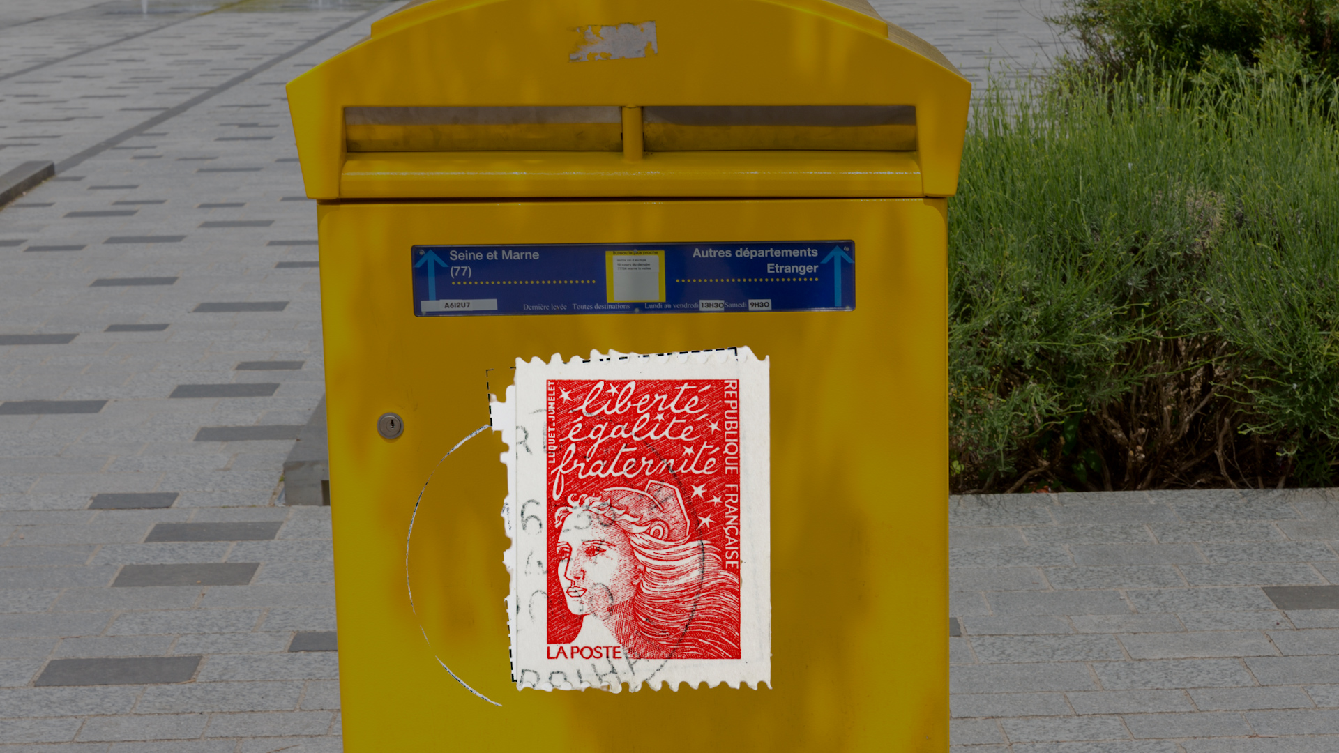 C'est la fin du timbre rouge : vous pourrez envoyer une lettre électronique  à la place