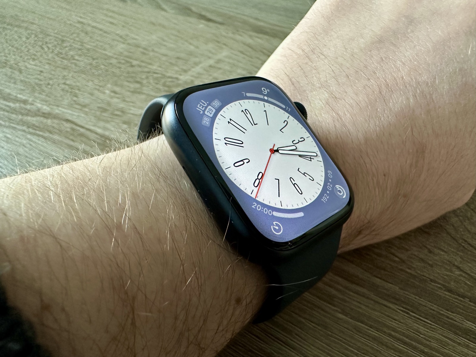 On sait pourquoi l'Apple Watch micro-LED met tant de temps à arriver