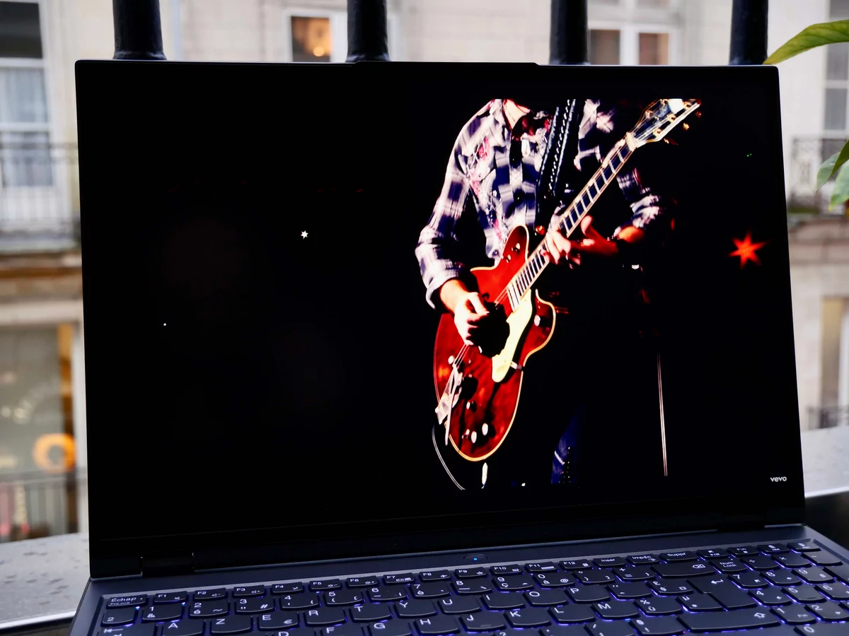 Lenovo Legion 5i Pro (2022)-15
