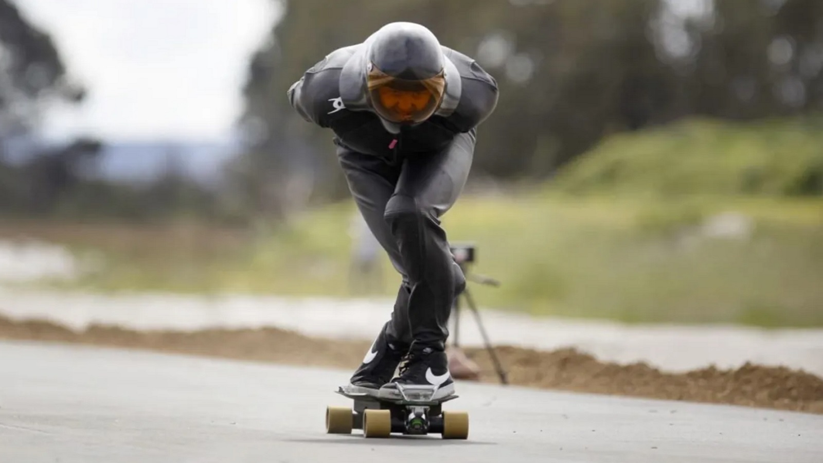 132 km/h à bord d'un skate électrique, record battu !