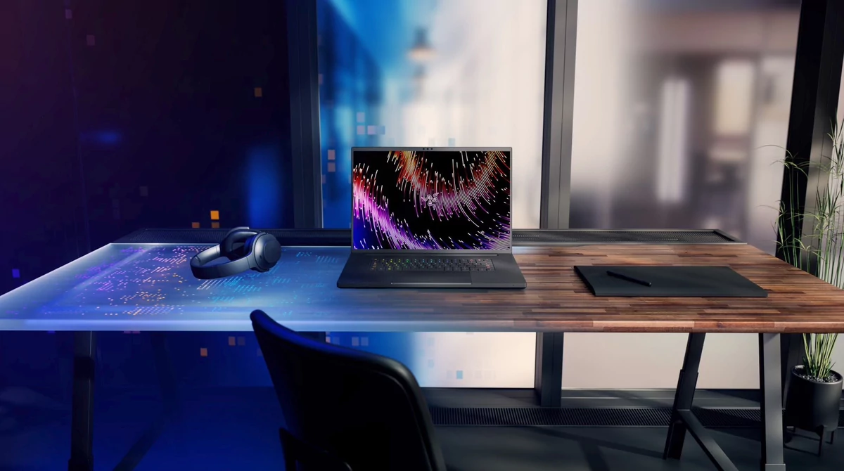 Razer Blade 18-1 © © Razer