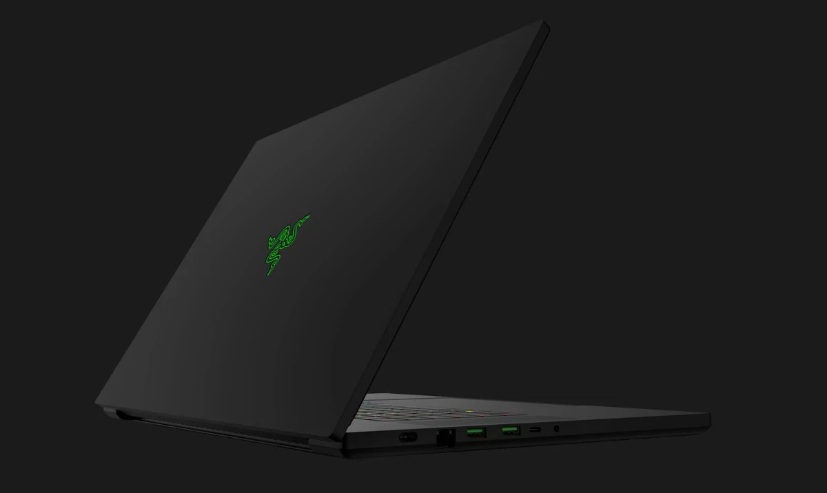 Razer Blade 18-3 © © Razer