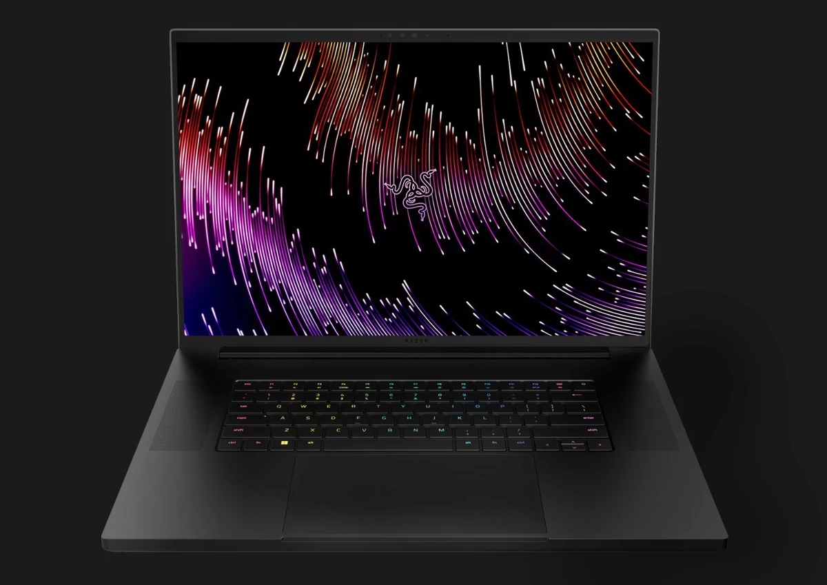 Razer Blade 18-4 © © Razer