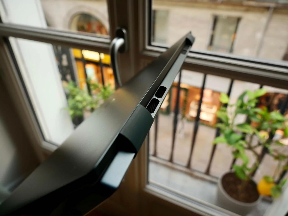Dell Inspiron 16 Plus-2 © © Dell