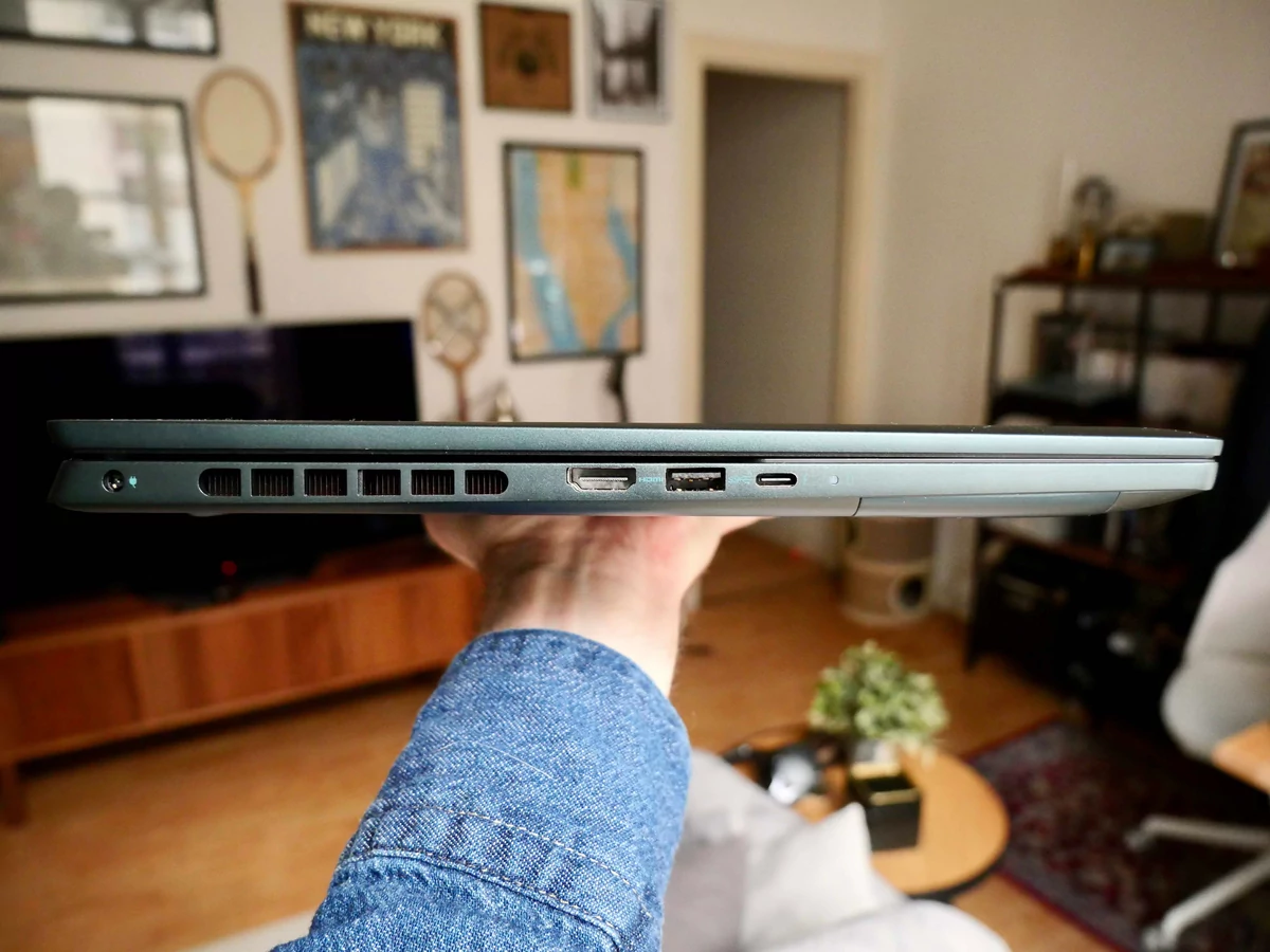 Dell Inspiron 16 Plus-4 © © Dell