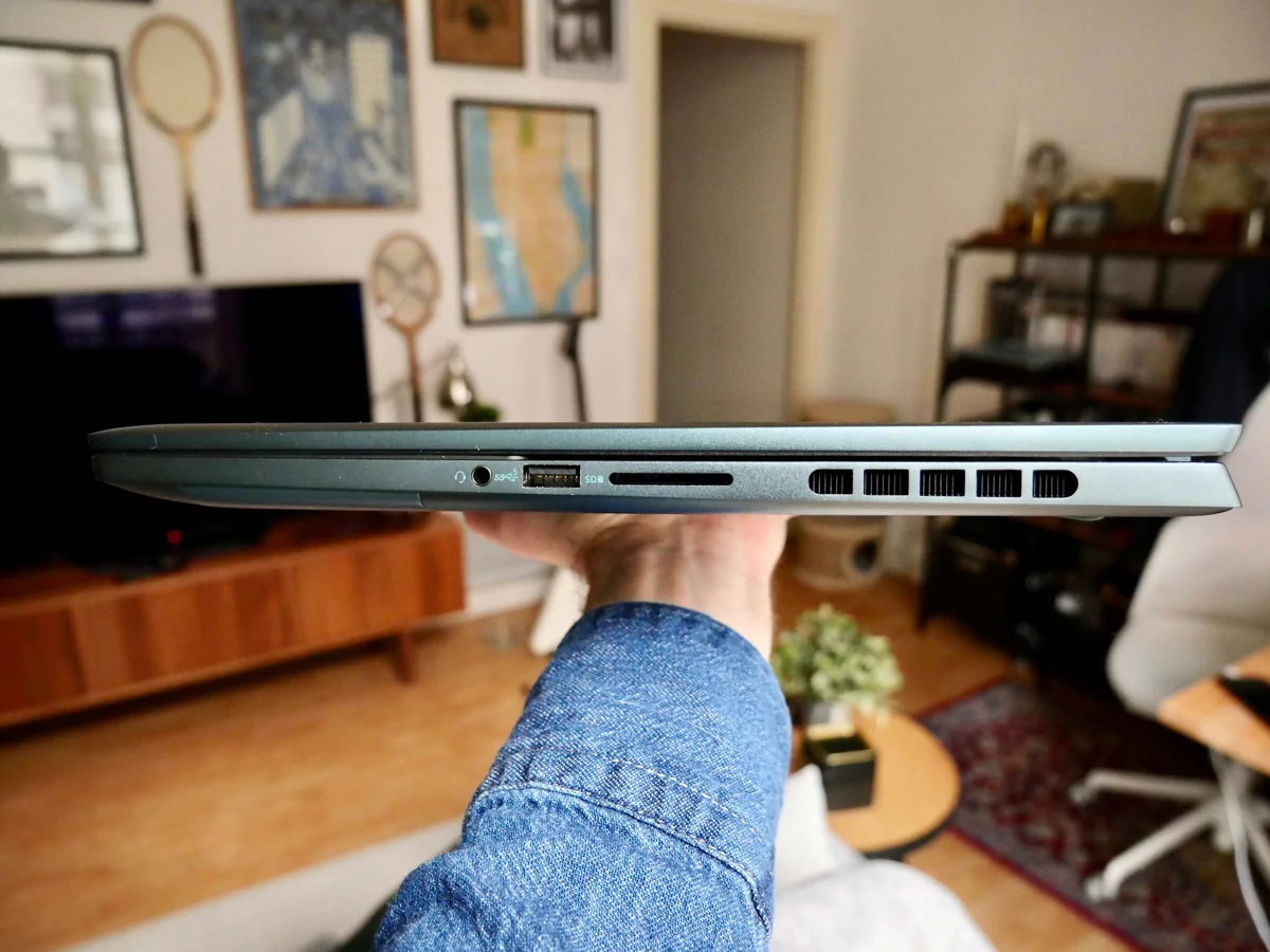 Dell Inspiron 16 Plus-5 © © Dell