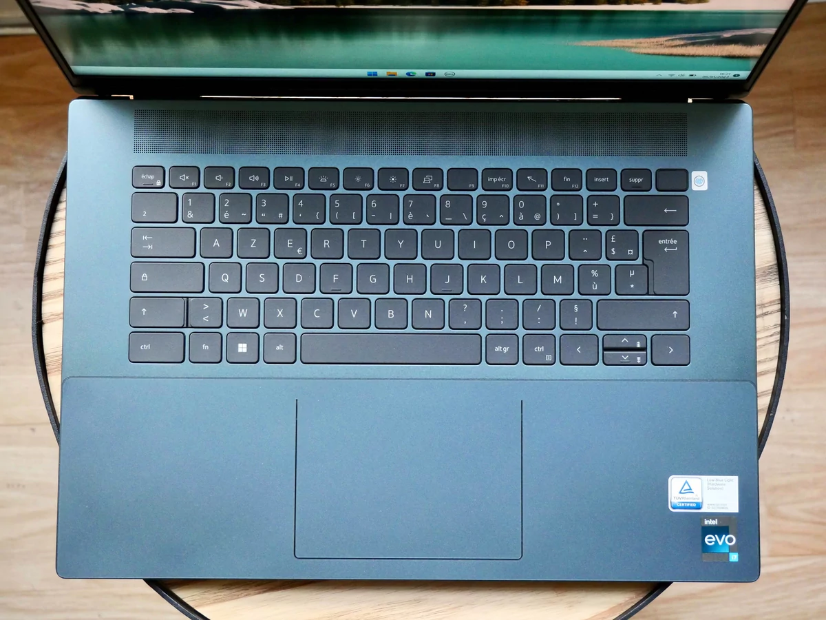 Dell Inspiron 16 Plus-7 © © Dell