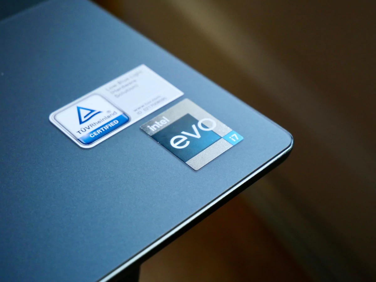 Dell Inspiron 16 Plus-9 © © Dell