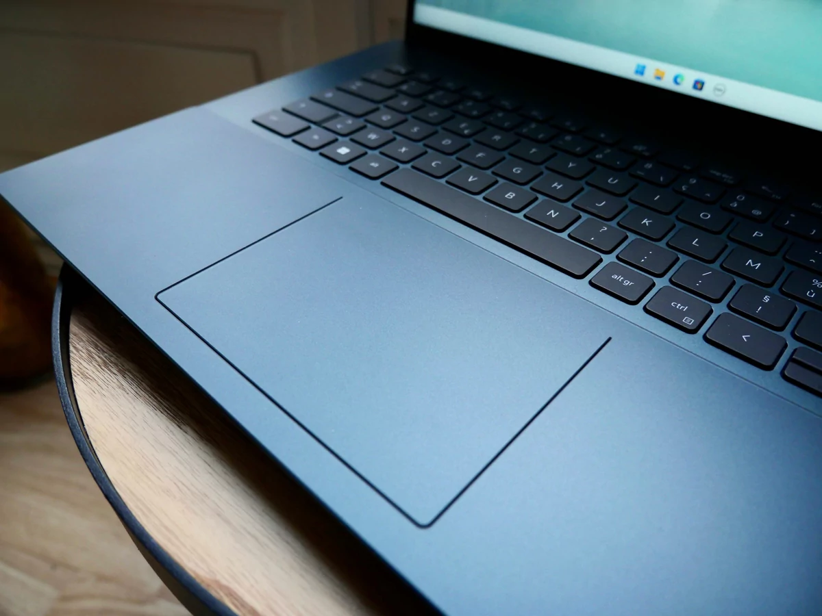Dell Inspiron 16 Plus-13 © © Nathan Le Gohlisse pour Clubic