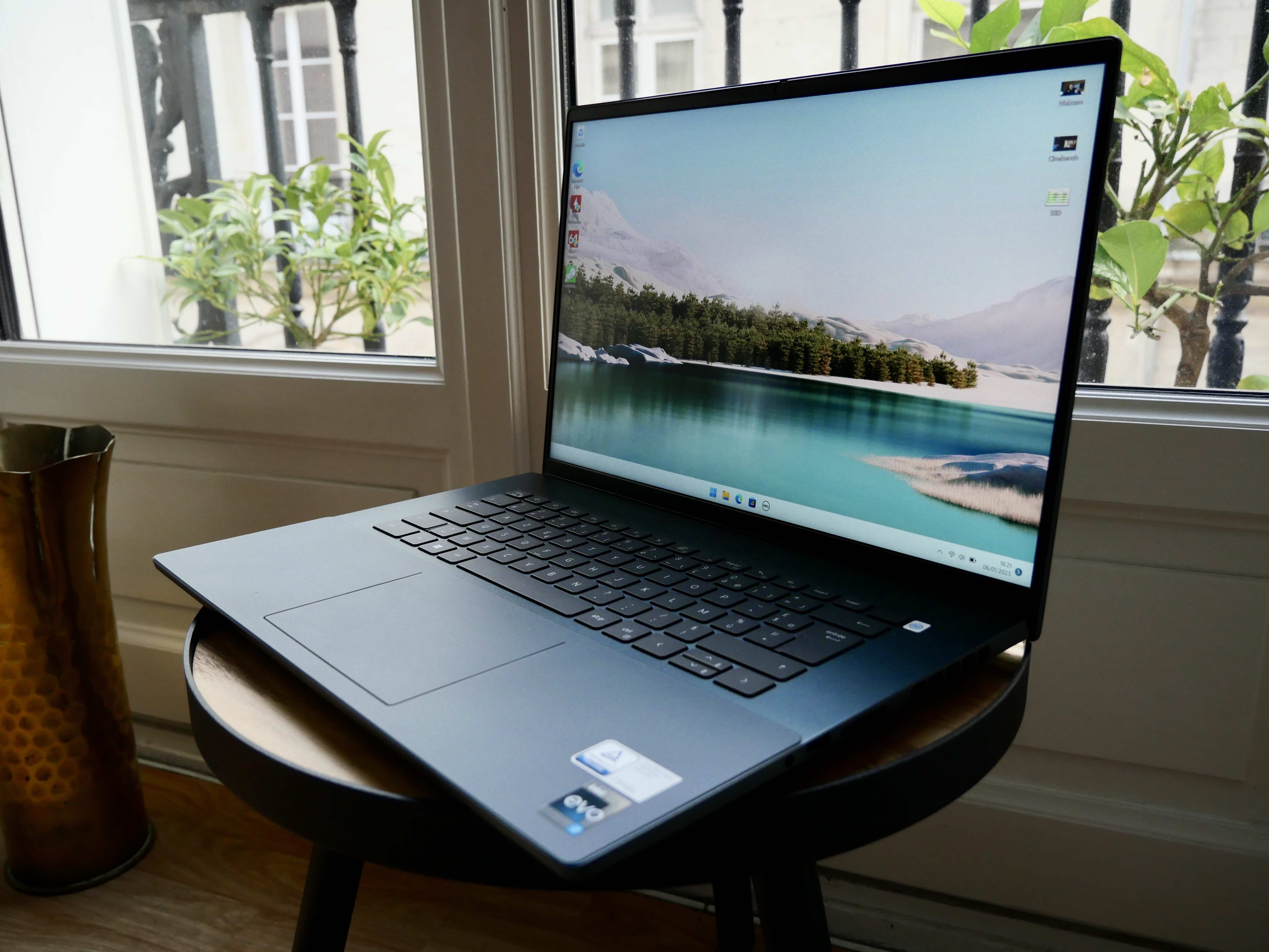 Test Dell Inspiron 16 Plus 7620 un laptop pour les pros qui plaira à