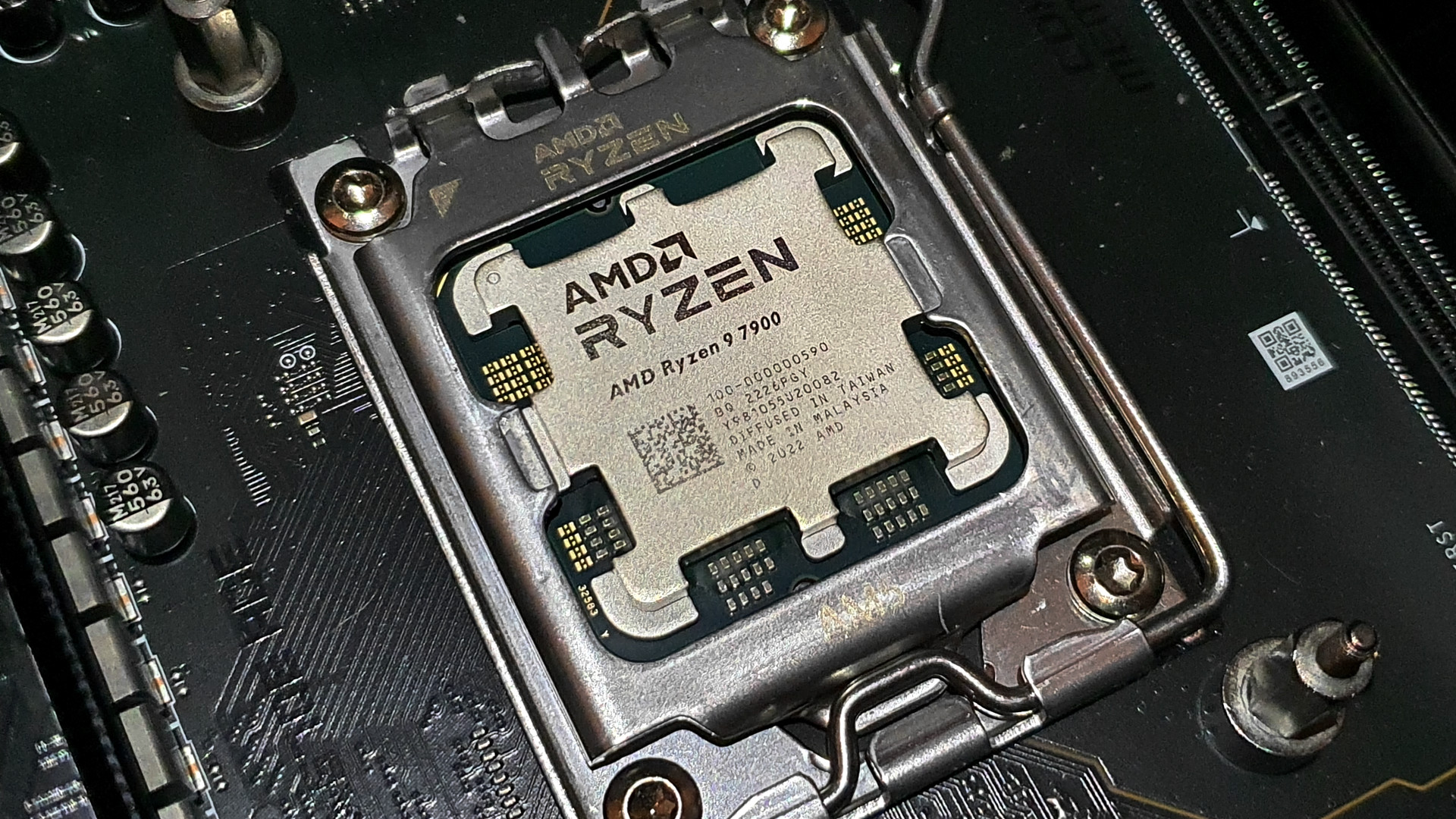Overclocker le graphique intégré du Ryzen 7900 augmente ses performances de 42 %