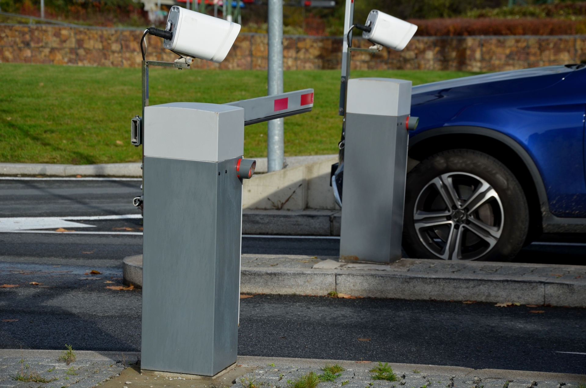 Payer son parking ou le péage avec sa plaque d'immatriculation ? Qu'est-ce qui pourrait mal tourner ?!