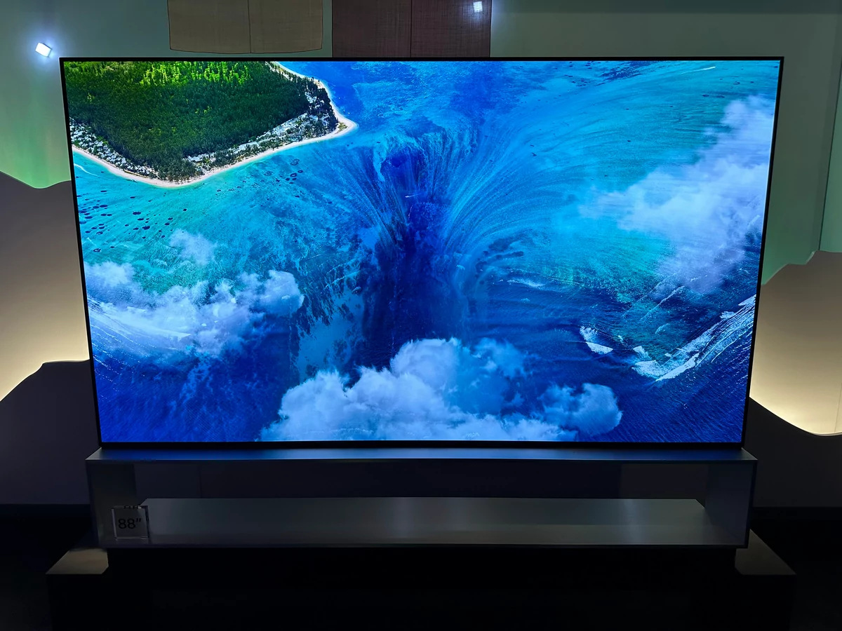 LG OLED M3 © Colin Golberg