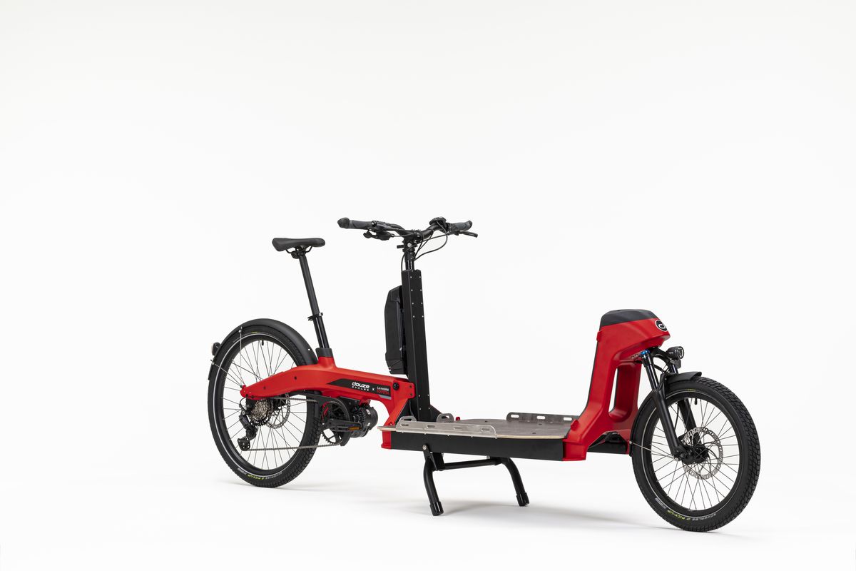 Toyota dévoile un vélo cargo à assistance électrique tout beau tout neuf, mais qu'a-t-il dans le guidon ? (vidéo sur Bidfoly.com) Par Stéphane Ficca Raw