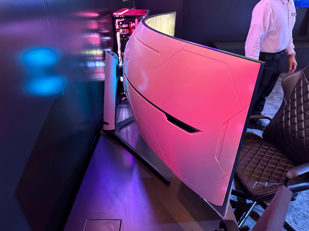 Samsung Odyssey Neo G9 © Colin Golberg