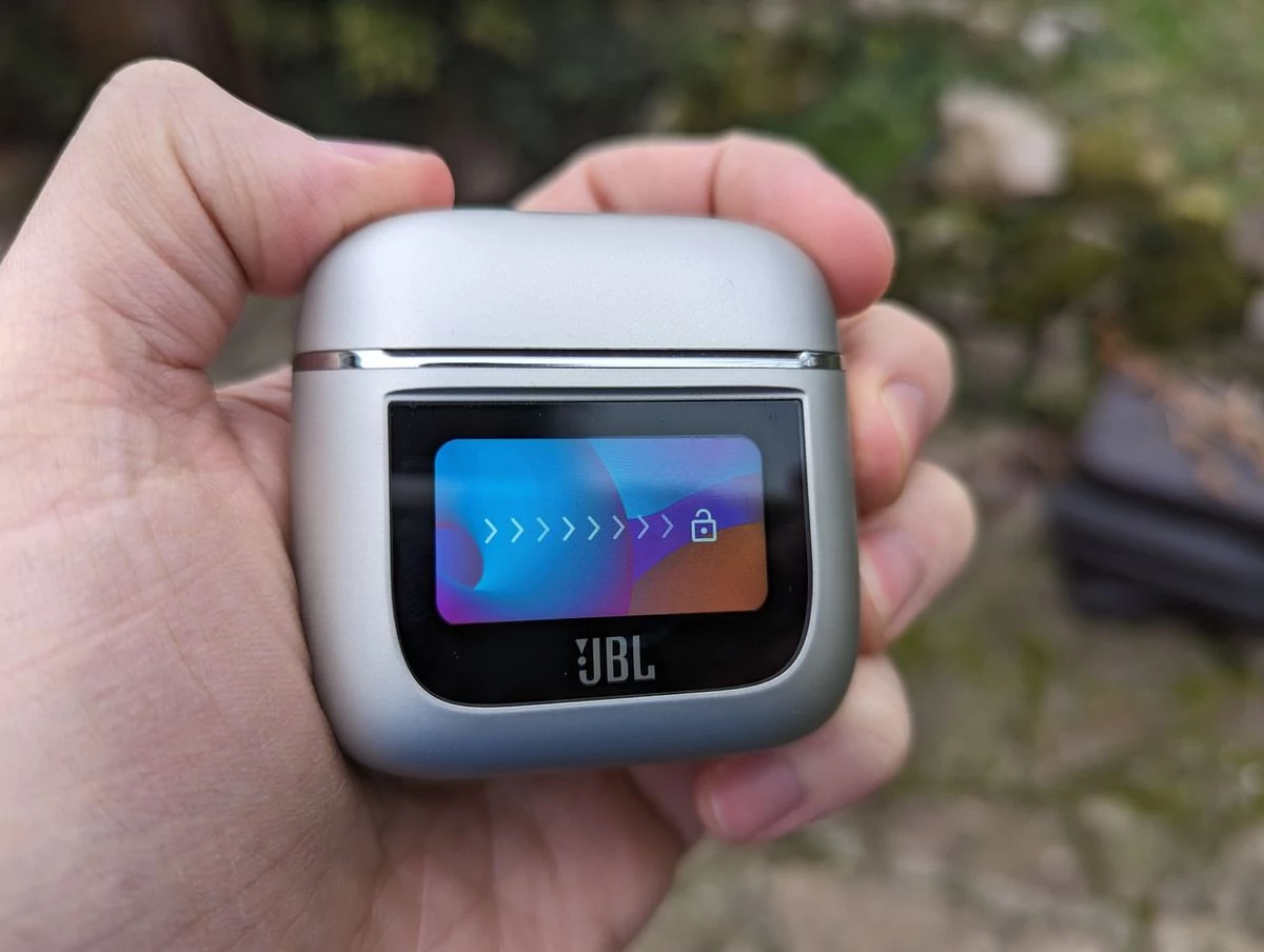 JBL Tour Pro 2