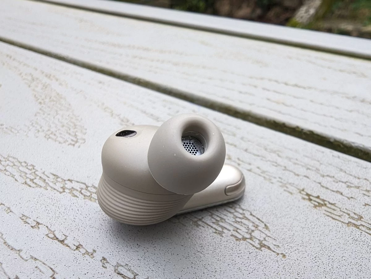 JBL Tour Pro 2