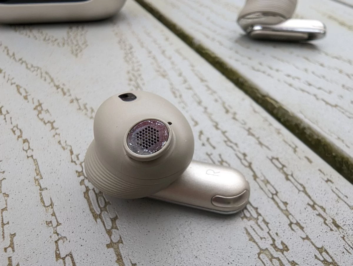 JBL Tour Pro 2
