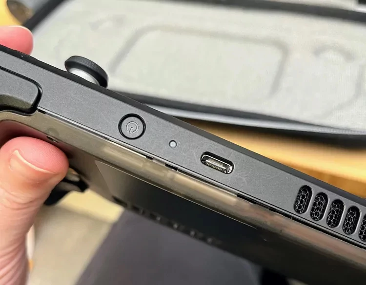 JSAUX Coque Steam Deck transparente © The Verge