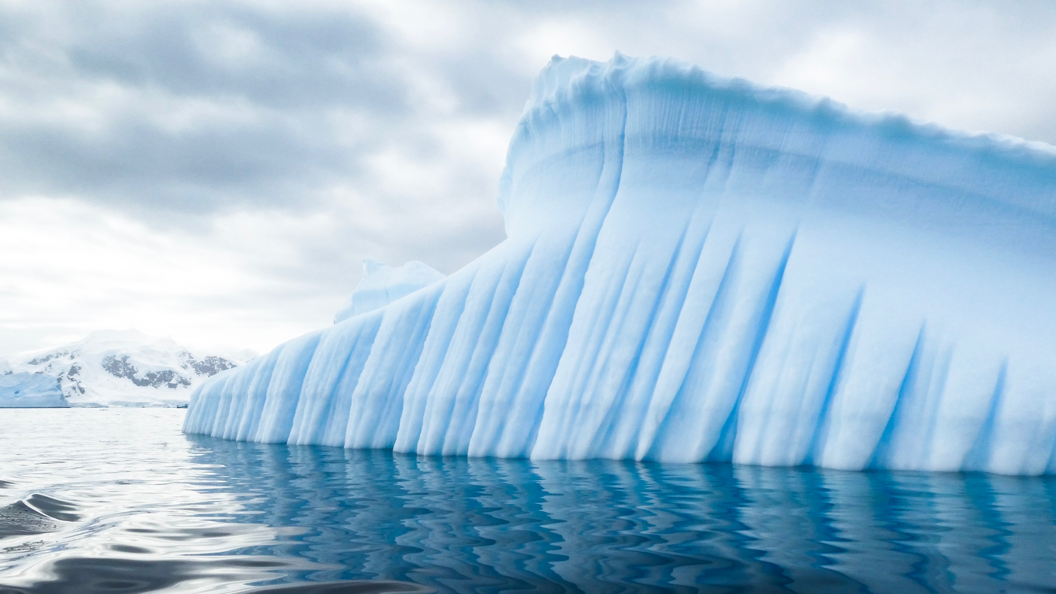 Rebond surprise de la glace en Antarctique malgré le réchauffement climatique : comment l'expliquer ?