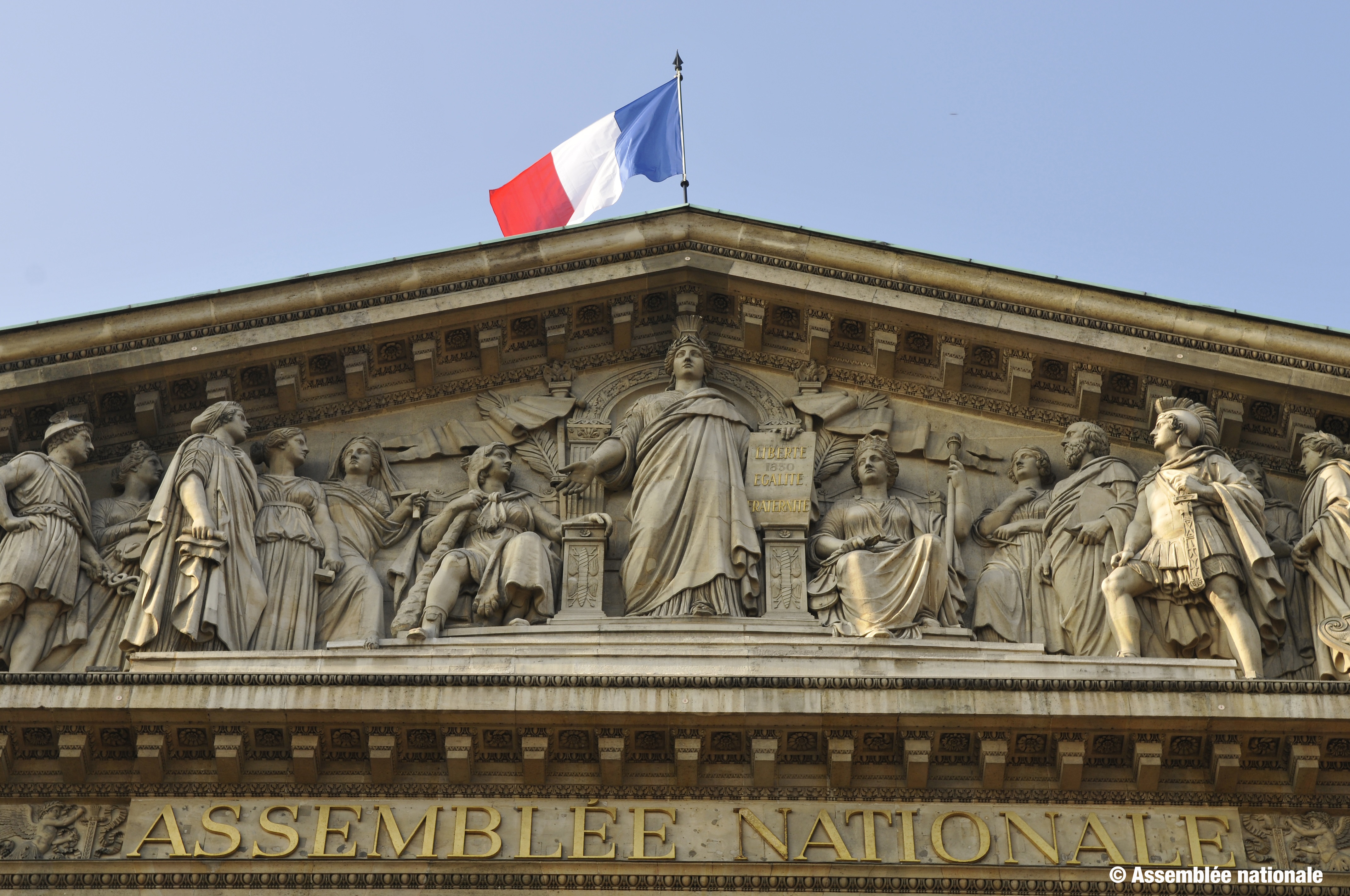 Nouvelle « majorité numérique » en France : allez-vous refuser à vos ados de s'inscrire sur les réseaux sociaux ?