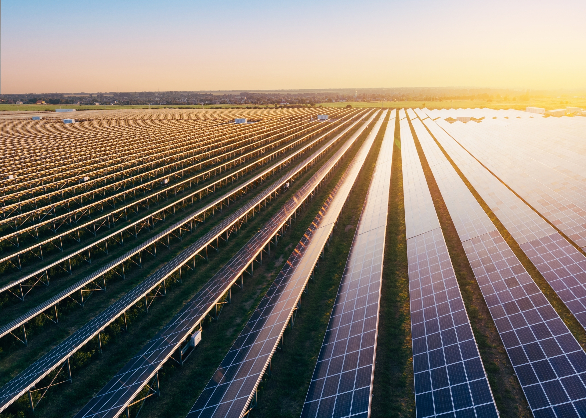 Électricité : le solaire et l'éolien doublent le gaz pour la première fois !