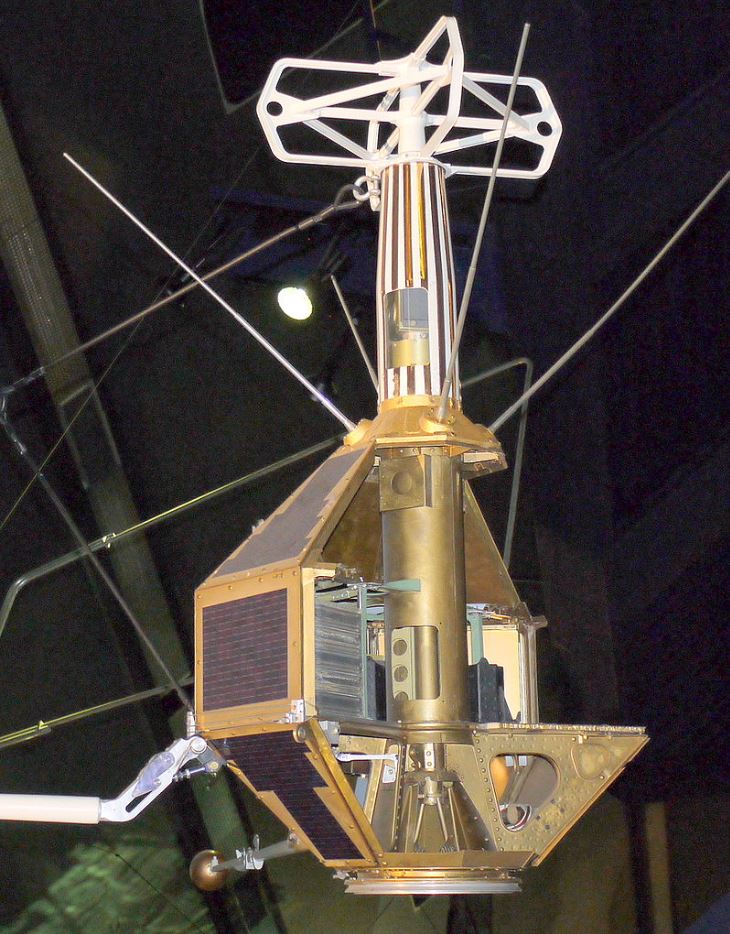 Une vue en coupe partielle du satellite FR-1 exposée au Musée du Bourget © Wikipédia / Pline (CC-BY-SA 3.0)