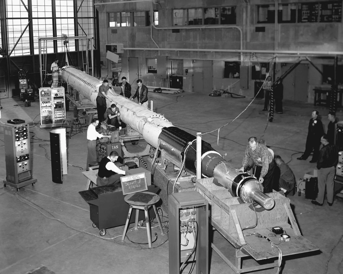 NASA fusée Scout préparation assemblage © NASA