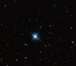 Comment peser une étoile ? Hubble observe une naine blanche faire office de lentille gravitationnelle