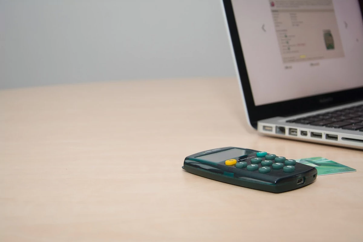 ordinateur-affaires-urgent © © weCare Media / Pexels