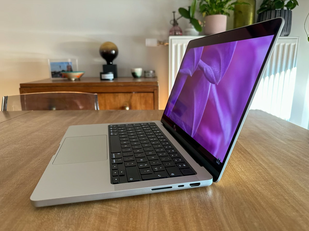 mini led macbook 2