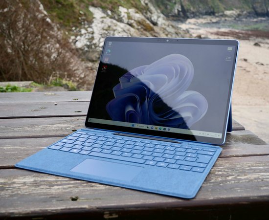 Microsoft Surface Pro 9 (Intel)