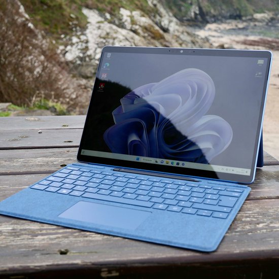 Microsoft Surface Pro 9 (Intel)