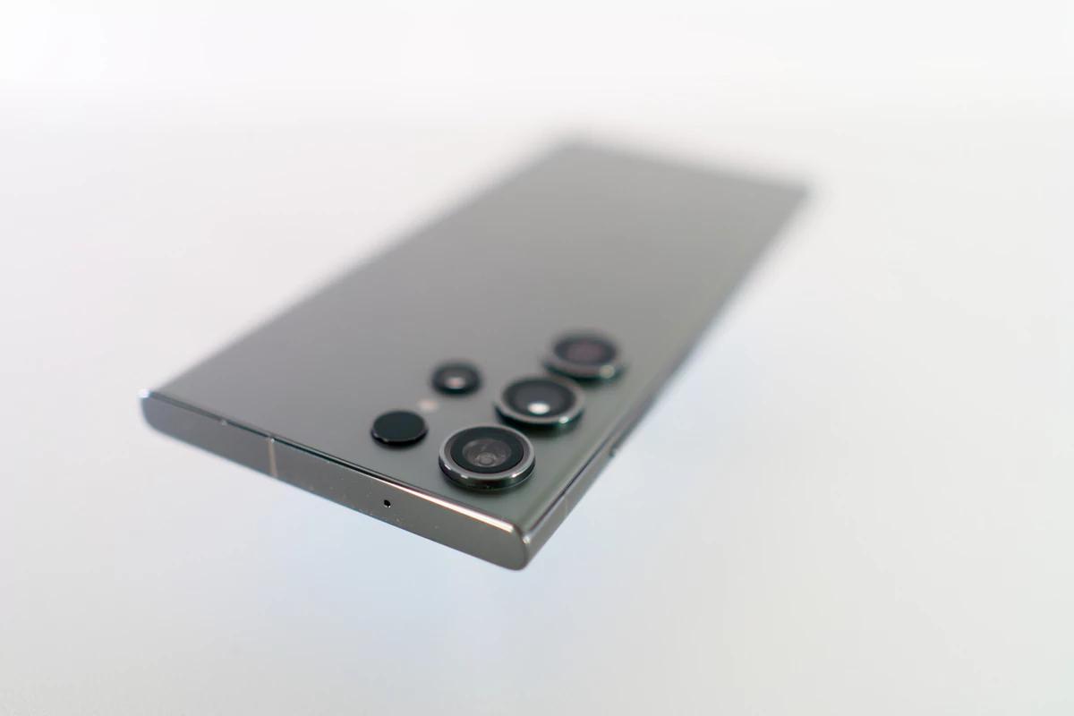 Samsung Galaxy S23 Ultra © © Marc Mitrani pour Clubic