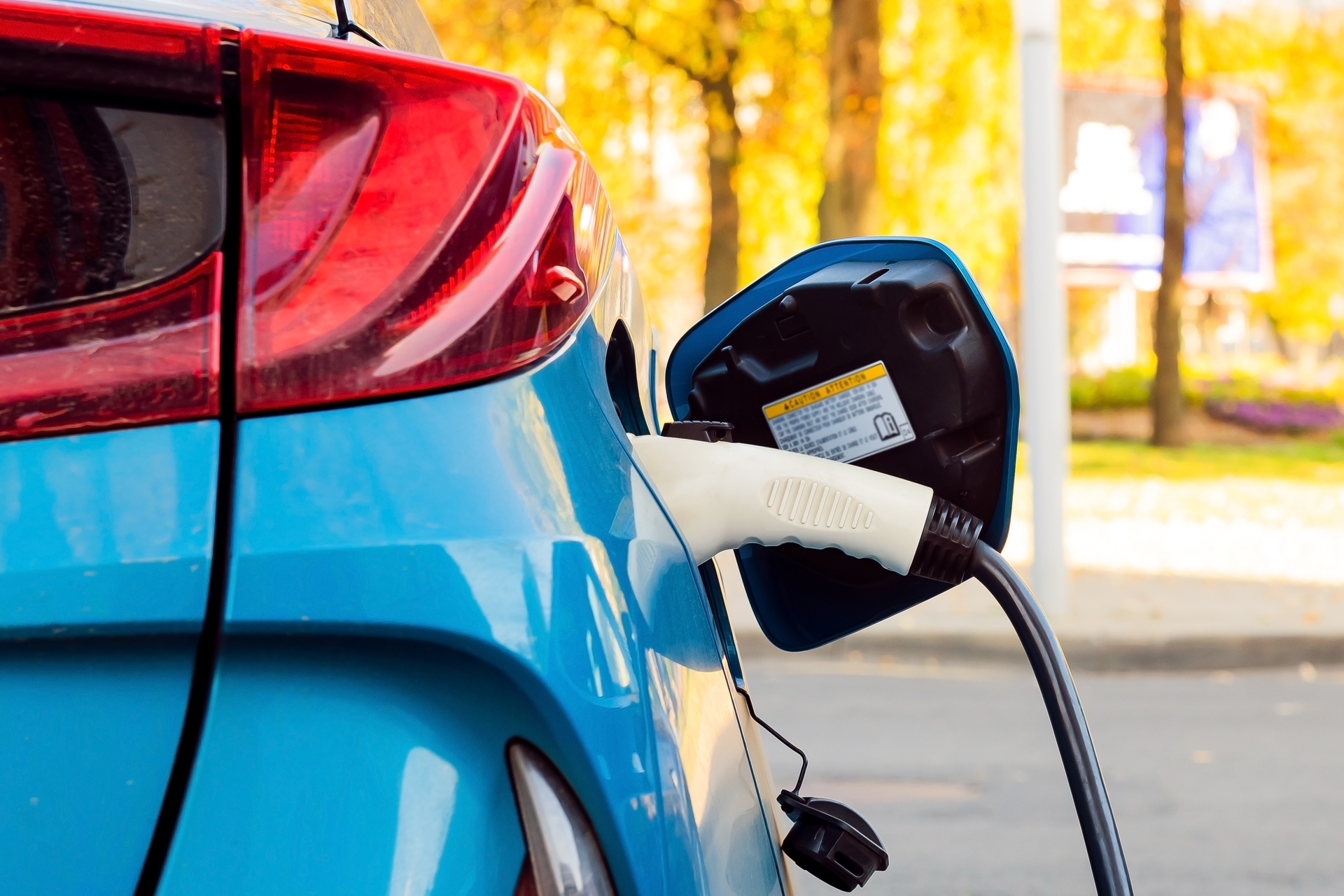 Vous installez une prise de recharge pour votre véhicule électrique ? Bonne nouvelle, le crédit d'impôt est prolongé