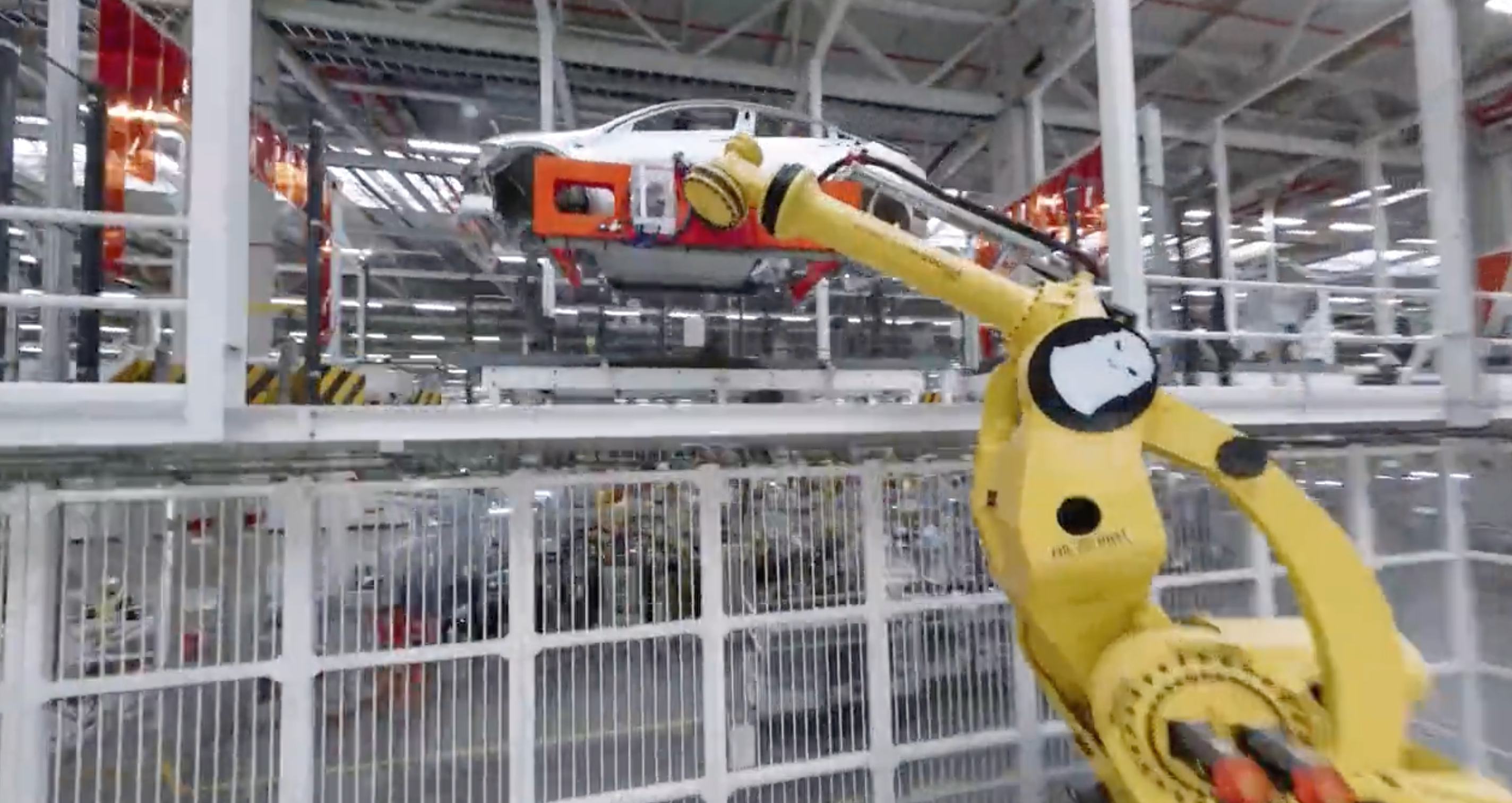 Découvrez une Gigafactory Tesla en vidéo, à la rencontre des impressionnants robots Godzilla