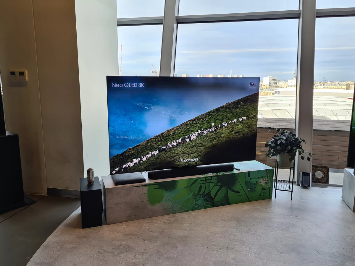 Samsung Showroom © Matthieu Legouge
