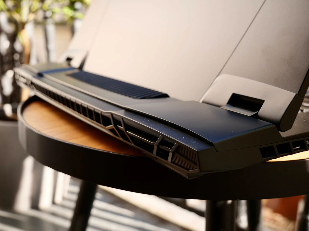 MSI GT77 Titan (2023)-3 © © Nathan Le Gohlisse pour Clubic