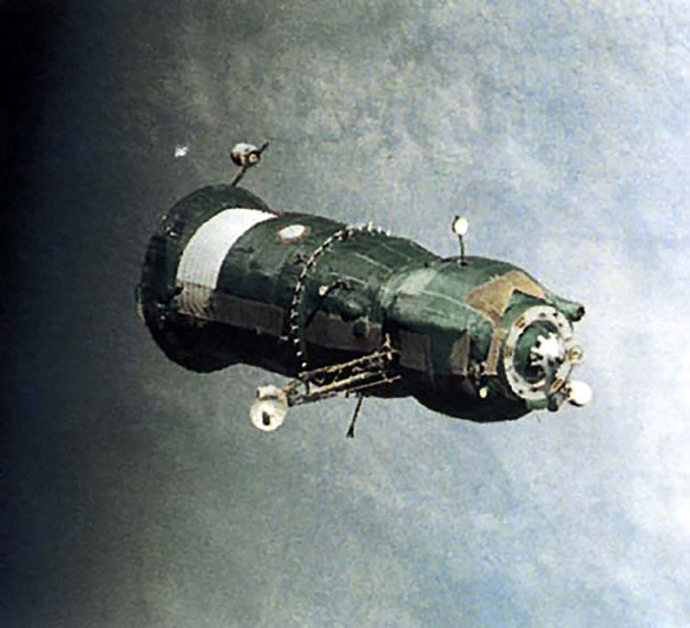 L&#039;arrivée du premier cargo Progress. Lui non plus n&#039;utilise pas de panneaux solaires © URSS / N.A. par Spacefacts.de