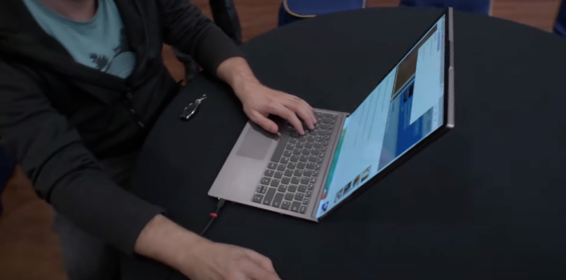 Ce PC portable Lenovo peut agrandir son écran en quelques instants, et c'est fou