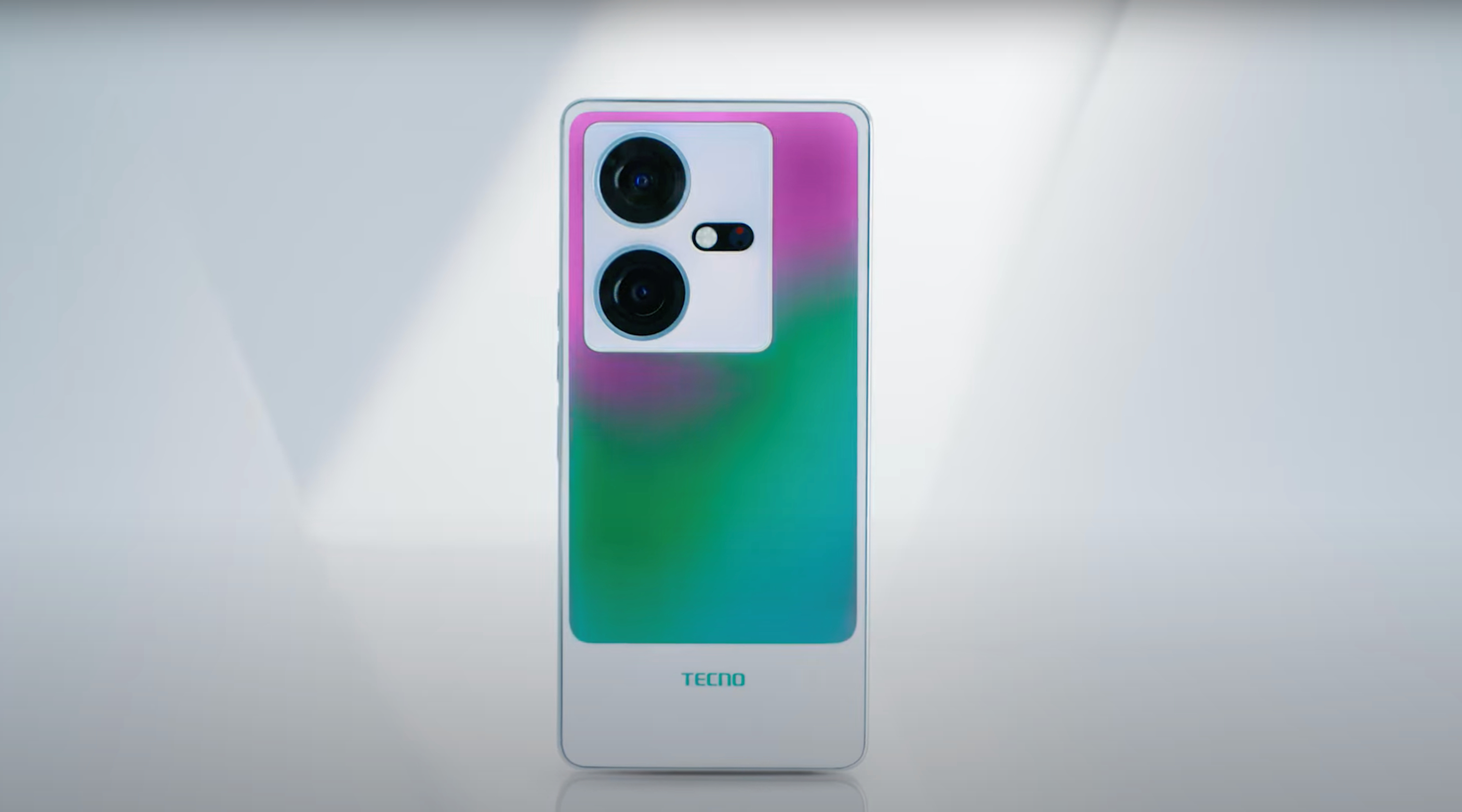 Incroyable : ce smartphone est capable de changer de couleur instantanément (sans vider sa batterie)