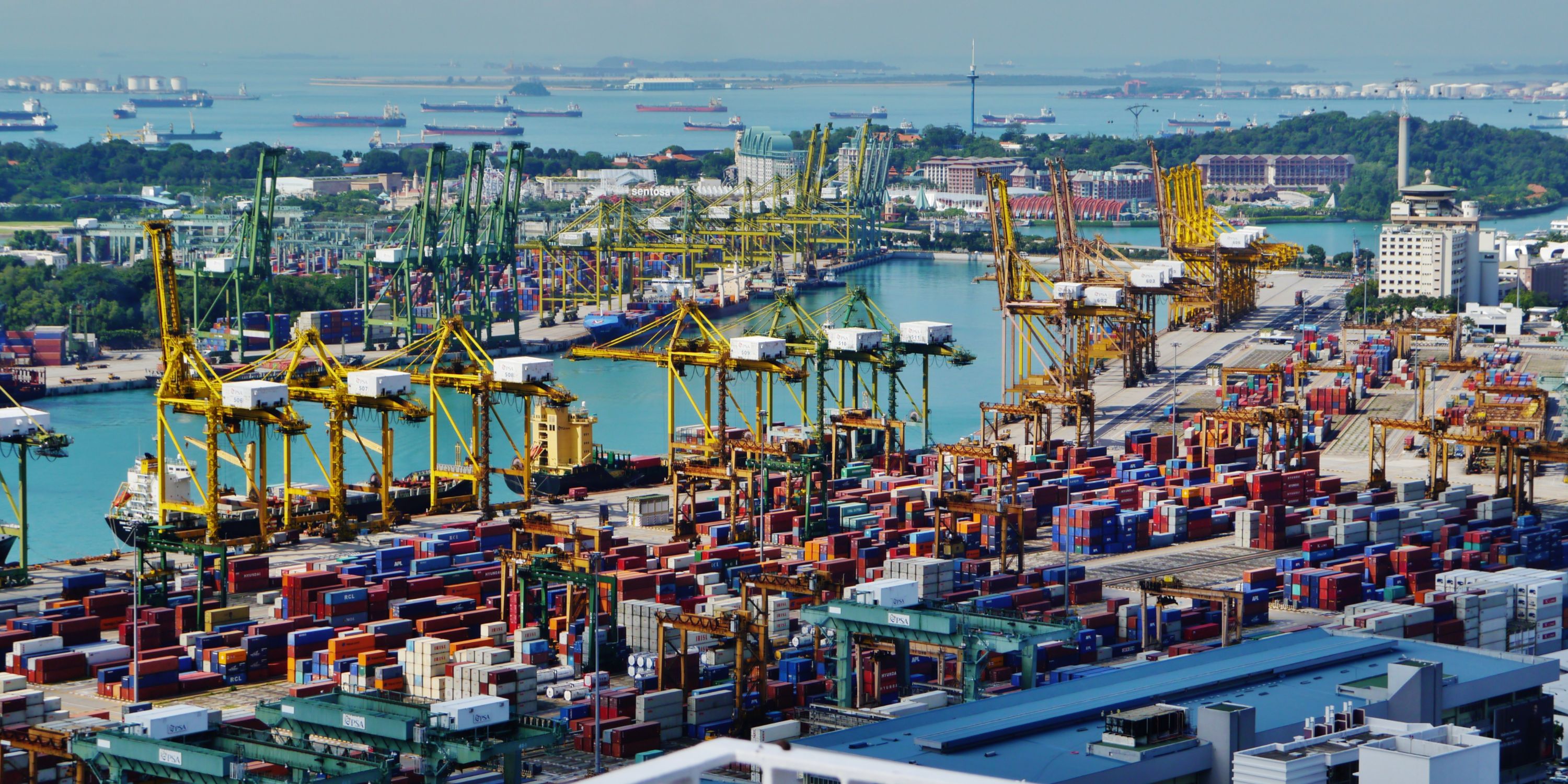 Singapour, l'un des plus grands ports du monde, va interdire les bateaux à moteur thermique